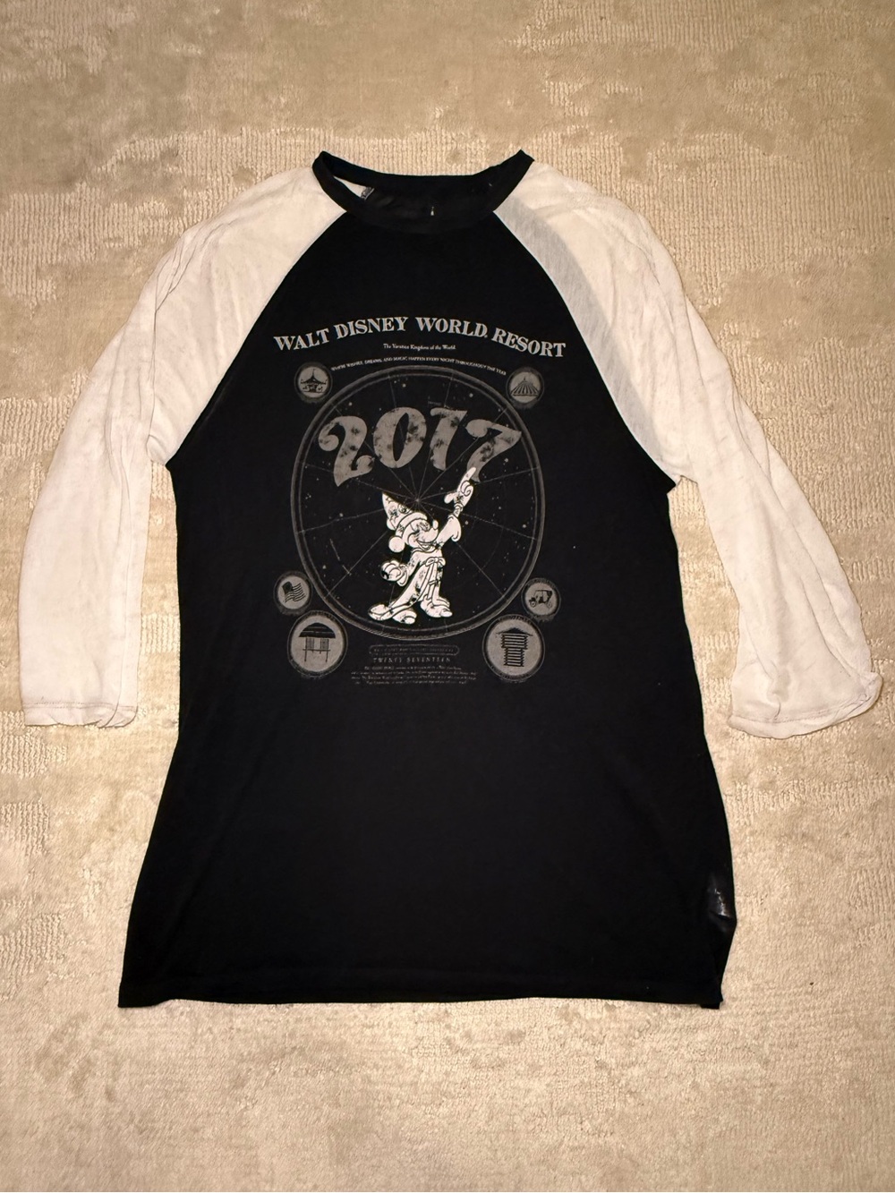 Walt Disney World Resort Balck and white Burnout sleep shirt - Sz. M